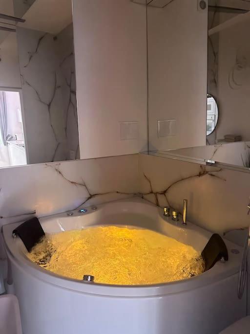 Salt Inn Apartments No 2 - Jacuzzi Wieliczka Bagian luar foto