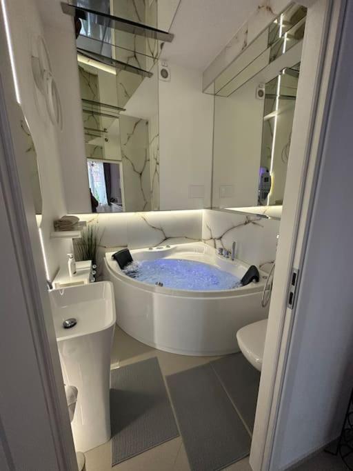 Salt Inn Apartments No 2 - Jacuzzi Wieliczka Bagian luar foto